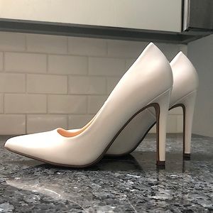 Y-not White high heels